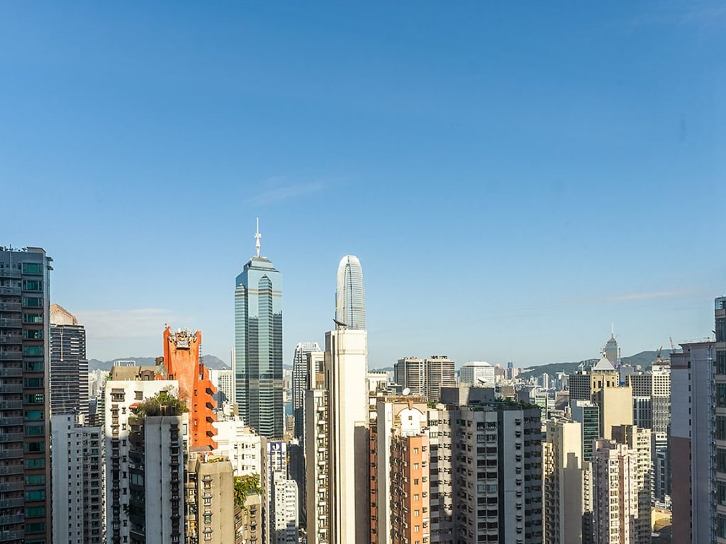 https://img.propertyraptor.com/cdn-cgi/imagedelivery/KD5bF_AFL0JDTbKLWF7z9g/ap8/ap8_001/hornet/prp/img/2f1d22f143f93135f7731c77e4150801.jpg/public