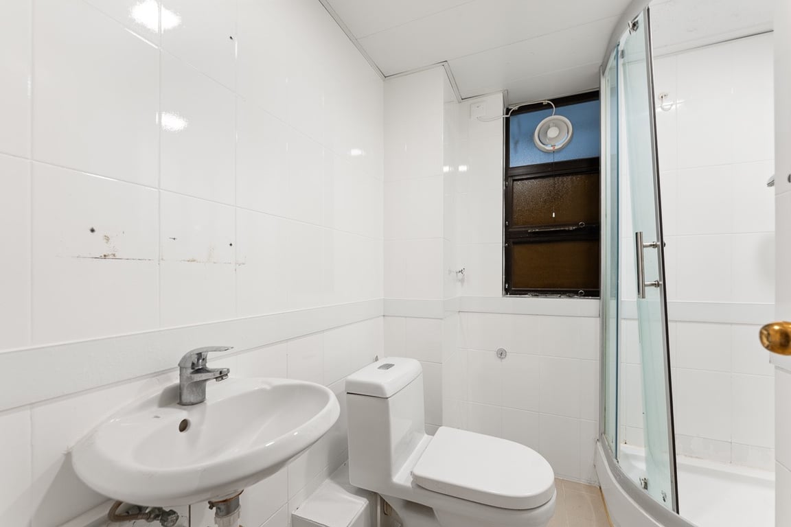 https://img.propertyraptor.com/cdn-cgi/imagedelivery/KD5bF_AFL0JDTbKLWF7z9g/ap8/ap8_001/hornet/prp/img/2f27d7eb25b71aad9b764e50dbd5932a-wtm.jpg/public