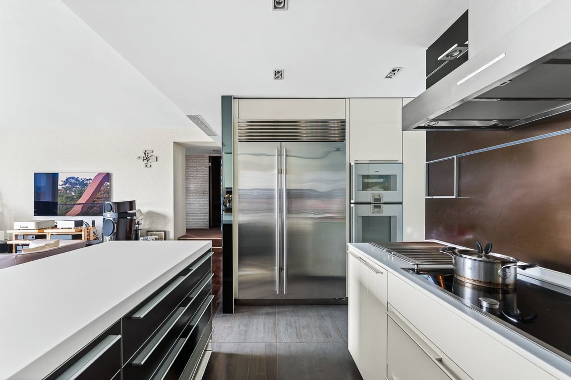 https://img.propertyraptor.com/cdn-cgi/imagedelivery/KD5bF_AFL0JDTbKLWF7z9g/ap8/ap8_001/hornet/prp/img/2f3536f045d9212520a47825dcd6a7a8-wtm.jpg/public