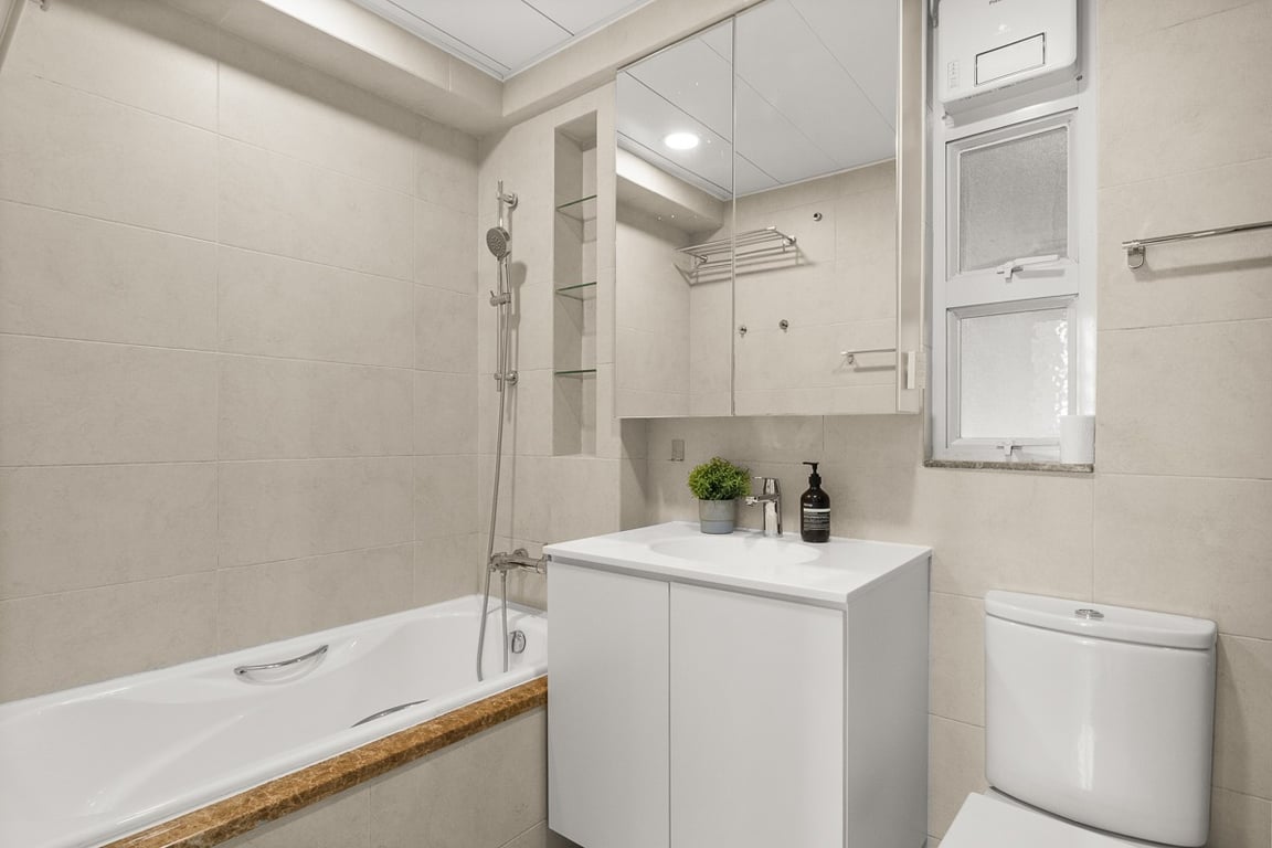 https://img.propertyraptor.com/cdn-cgi/imagedelivery/KD5bF_AFL0JDTbKLWF7z9g/ap8/ap8_001/hornet/prp/img/2f3554f557aa90caf6ef45b36c46efa9-wtm.jpg/public