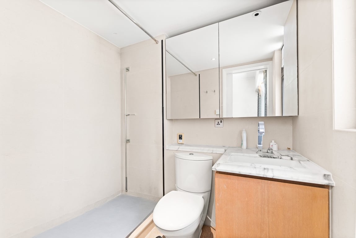 https://img.propertyraptor.com/cdn-cgi/imagedelivery/KD5bF_AFL0JDTbKLWF7z9g/ap8/ap8_001/hornet/prp/img/2f385e55dd2dff49634a0a46374bc17d-wtm.jpg/public