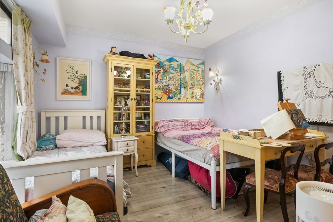 https://img.propertyraptor.com/cdn-cgi/imagedelivery/KD5bF_AFL0JDTbKLWF7z9g/ap8/ap8_001/hornet/prp/img/2f3b7b588dea313cb3b77bb8dbf96751-wtm.jpg/public