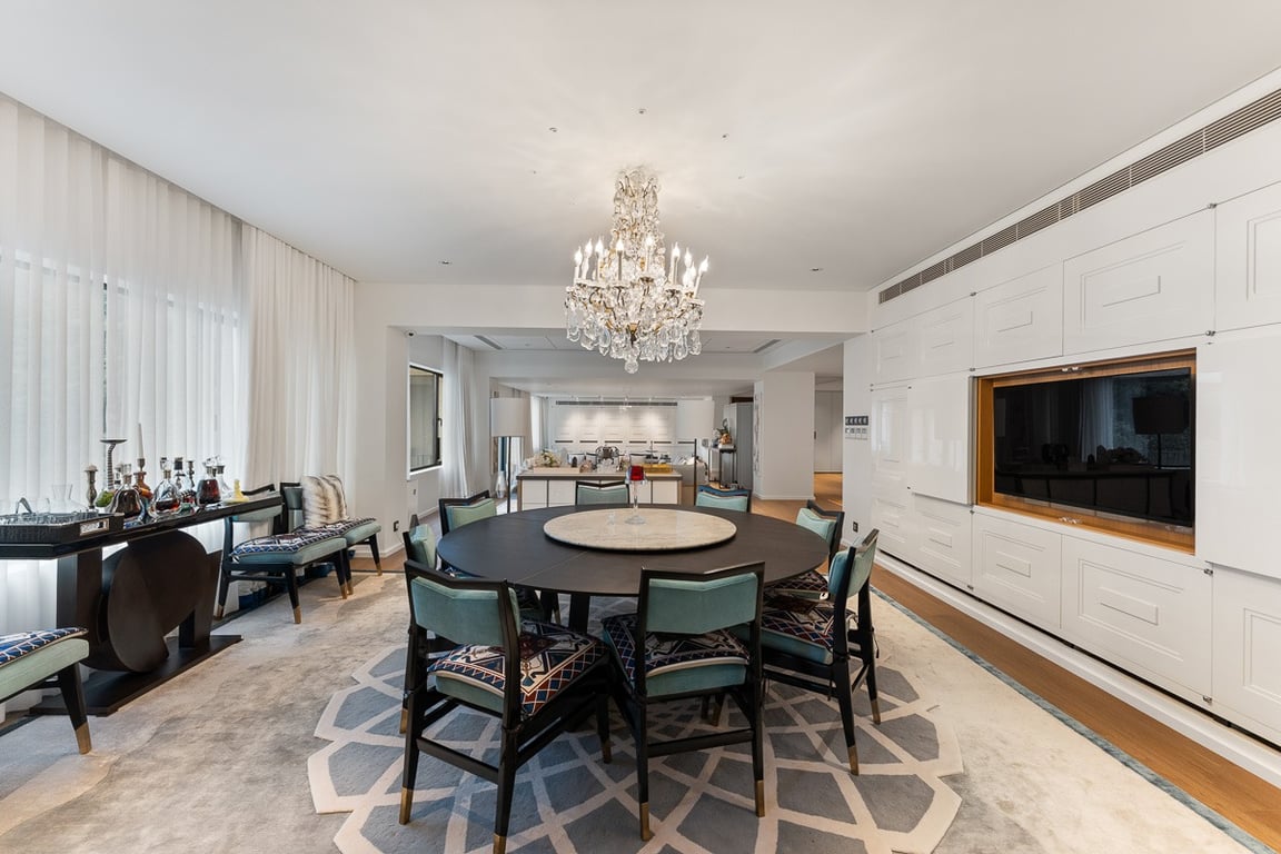https://img.propertyraptor.com/cdn-cgi/imagedelivery/KD5bF_AFL0JDTbKLWF7z9g/ap8/ap8_001/hornet/prp/img/2f5842ac86a07f1e7ed9e1c9d4be4e13-wtm.jpg/public