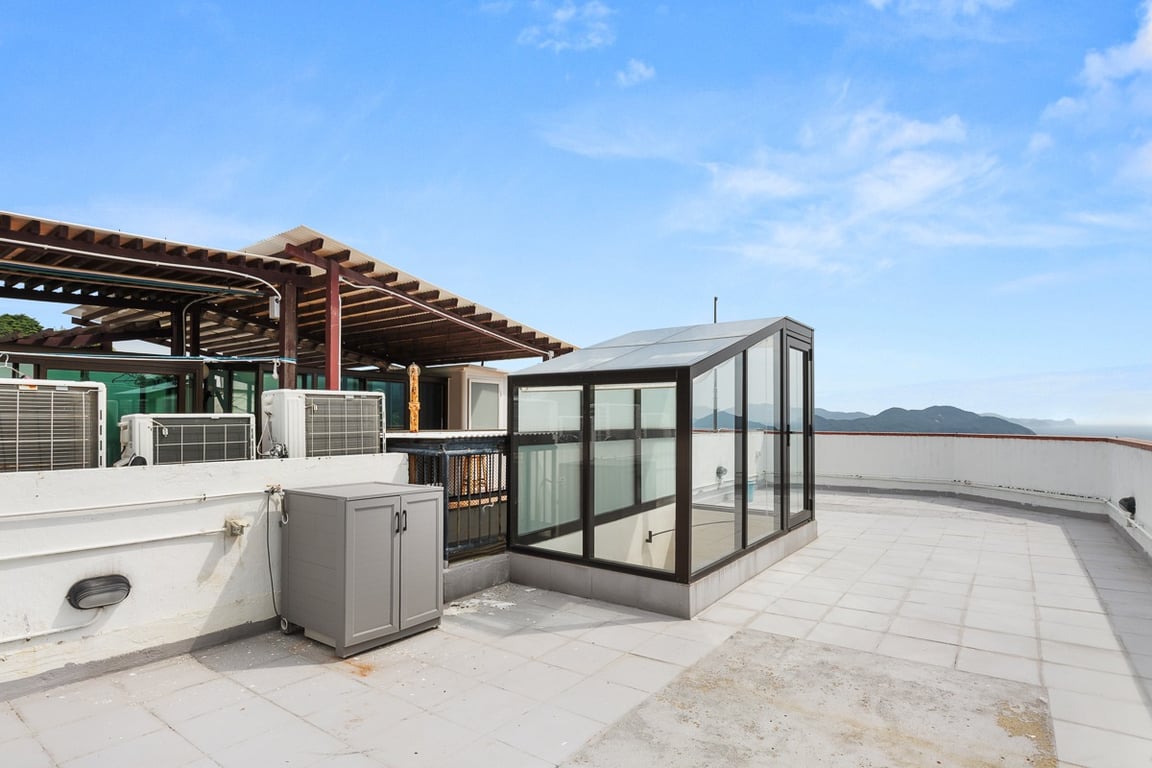 https://img.propertyraptor.com/cdn-cgi/imagedelivery/KD5bF_AFL0JDTbKLWF7z9g/ap8/ap8_001/hornet/prp/img/2f642efbf2ab1a88389dd62d3d9ee3fe-wtm.jpg/public