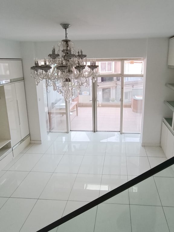 https://img.propertyraptor.com/cdn-cgi/imagedelivery/KD5bF_AFL0JDTbKLWF7z9g/ap8/ap8_001/hornet/prp/img/2f70767d34abe5fa7bb1f7affd471d3e-wtm.jpg/public
