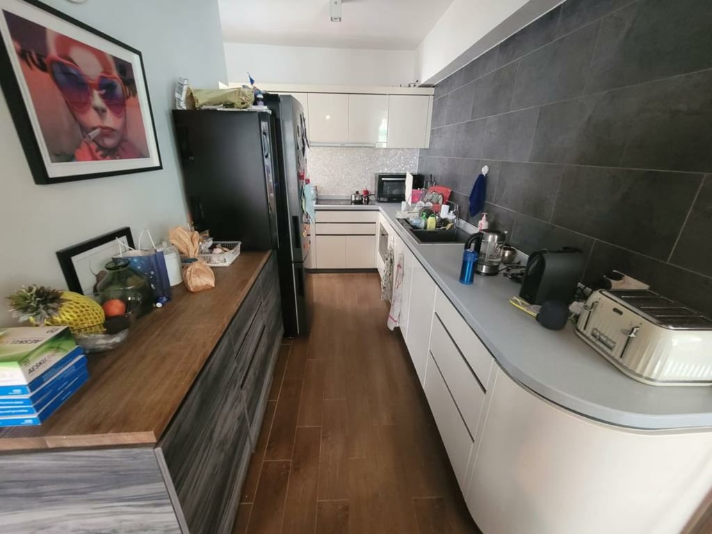 https://img.propertyraptor.com/cdn-cgi/imagedelivery/KD5bF_AFL0JDTbKLWF7z9g/ap8/ap8_001/hornet/prp/img/2f764fdebfedfa1636d2ef85dcda9da5.jpg/public