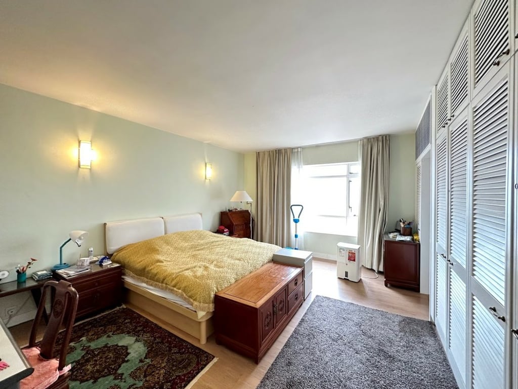 https://img.propertyraptor.com/cdn-cgi/imagedelivery/KD5bF_AFL0JDTbKLWF7z9g/ap8/ap8_001/hornet/prp/img/2f80fdf3da5d86d73d0d7eff462e453c.jpg/public