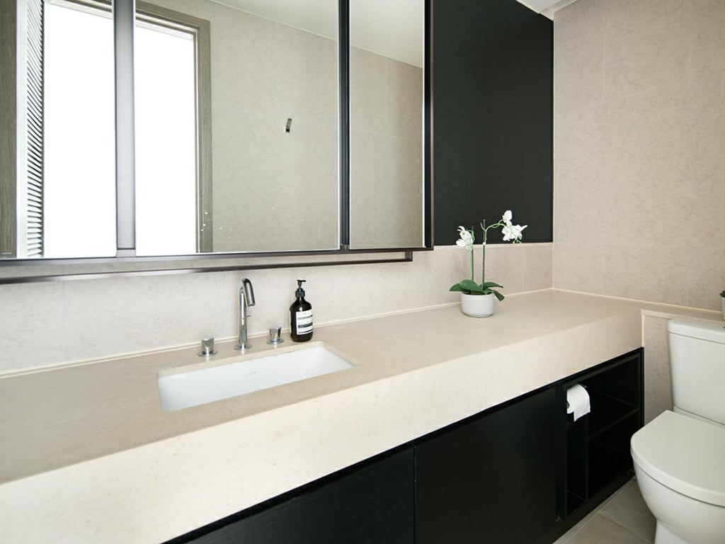 https://img.propertyraptor.com/cdn-cgi/imagedelivery/KD5bF_AFL0JDTbKLWF7z9g/ap8/ap8_001/hornet/prp/img/2fa61e697809638fede60fc9108ad9e4.jpg/public