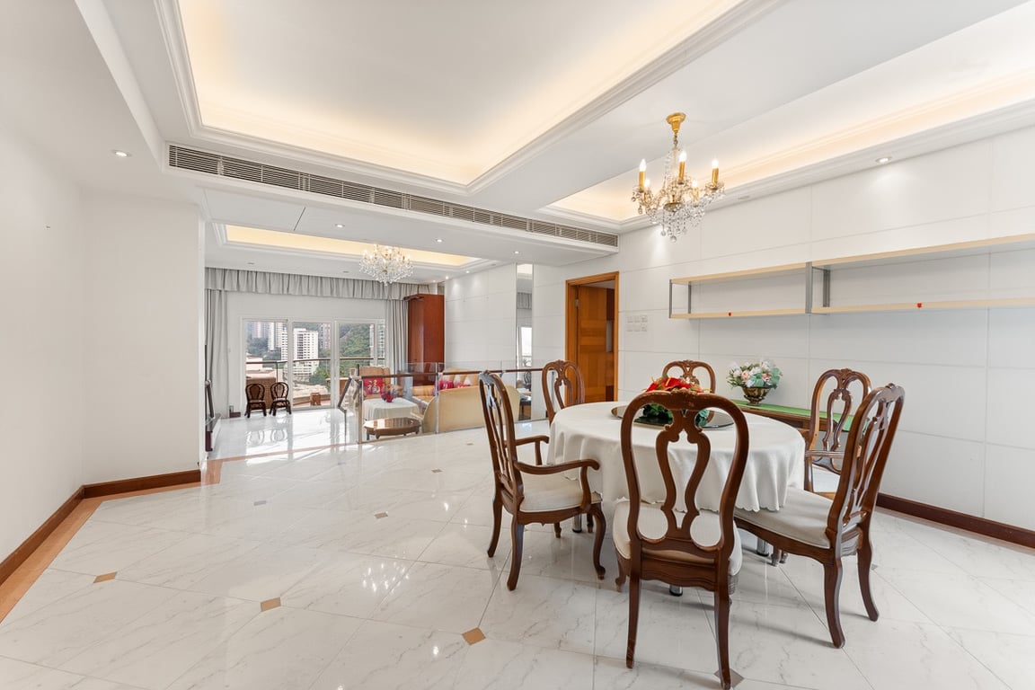 https://img.propertyraptor.com/cdn-cgi/imagedelivery/KD5bF_AFL0JDTbKLWF7z9g/ap8/ap8_001/hornet/prp/img/2fec7eaf52047623247d338dc6e8ca5a-wtm.jpg/public