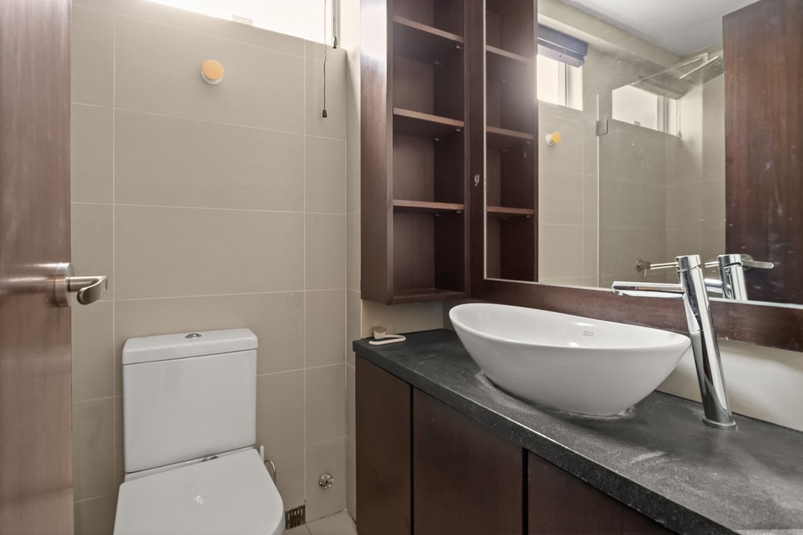 https://img.propertyraptor.com/cdn-cgi/imagedelivery/KD5bF_AFL0JDTbKLWF7z9g/ap8/ap8_001/hornet/prp/img/2fed96be86d47b3e236b2408faffff8d-wtm.jpg/public