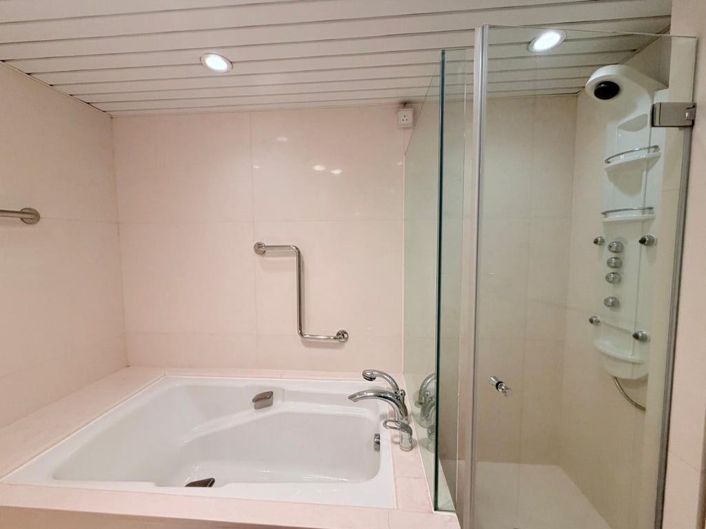 https://img.propertyraptor.com/cdn-cgi/imagedelivery/KD5bF_AFL0JDTbKLWF7z9g/ap8/ap8_001/hornet/prp/img/2ff48d309434a2423c1c4c608e2a3111-wtm.jpg/public