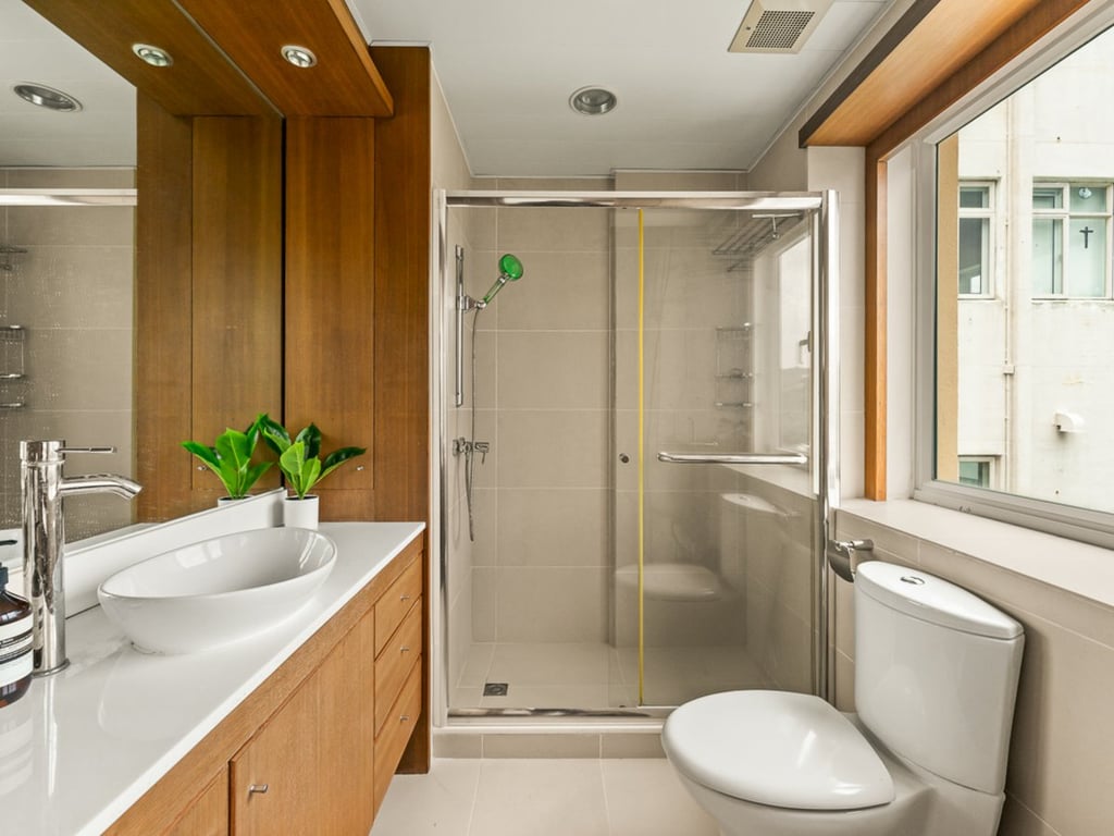 https://img.propertyraptor.com/cdn-cgi/imagedelivery/KD5bF_AFL0JDTbKLWF7z9g/ap8/ap8_001/hornet/prp/img/3005363bfbb6cc2acd7aa9426605aa04.jpg/public