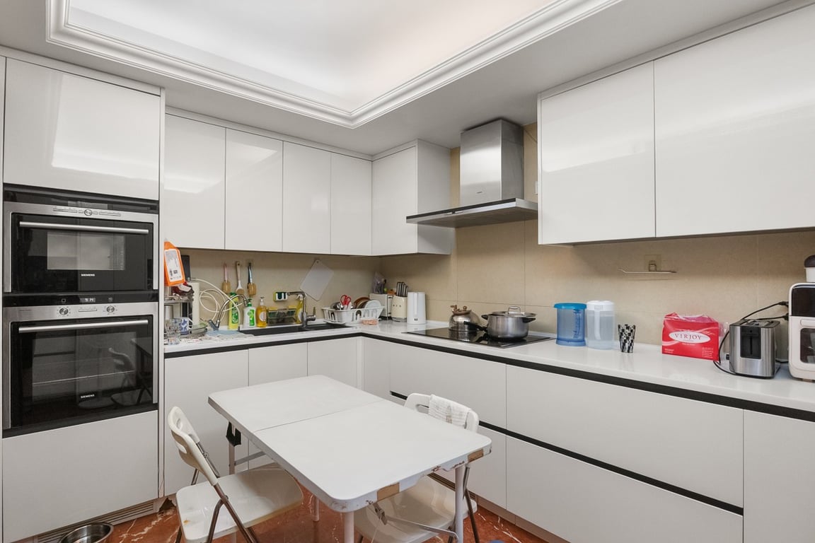 https://img.propertyraptor.com/cdn-cgi/imagedelivery/KD5bF_AFL0JDTbKLWF7z9g/ap8/ap8_001/hornet/prp/img/300705ed259e23a430933974a7d56186-wtm.jpg/public