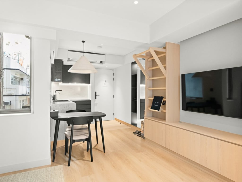 https://img.propertyraptor.com/cdn-cgi/imagedelivery/KD5bF_AFL0JDTbKLWF7z9g/ap8/ap8_001/hornet/prp/img/3007503247cecb5ef93308528770d83a-wtm.jpg/public