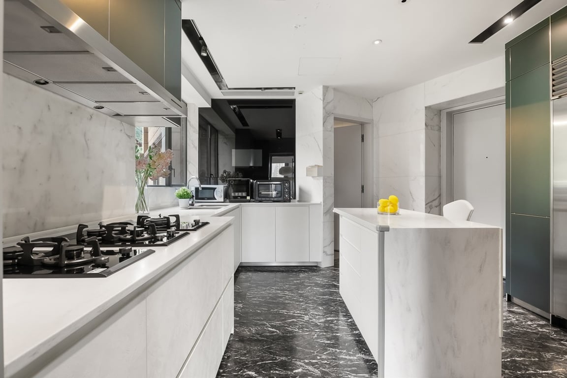 https://img.propertyraptor.com/cdn-cgi/imagedelivery/KD5bF_AFL0JDTbKLWF7z9g/ap8/ap8_001/hornet/prp/img/3008d7c0b6eb4b1b09339f72101ad08a-wtm.jpg/public