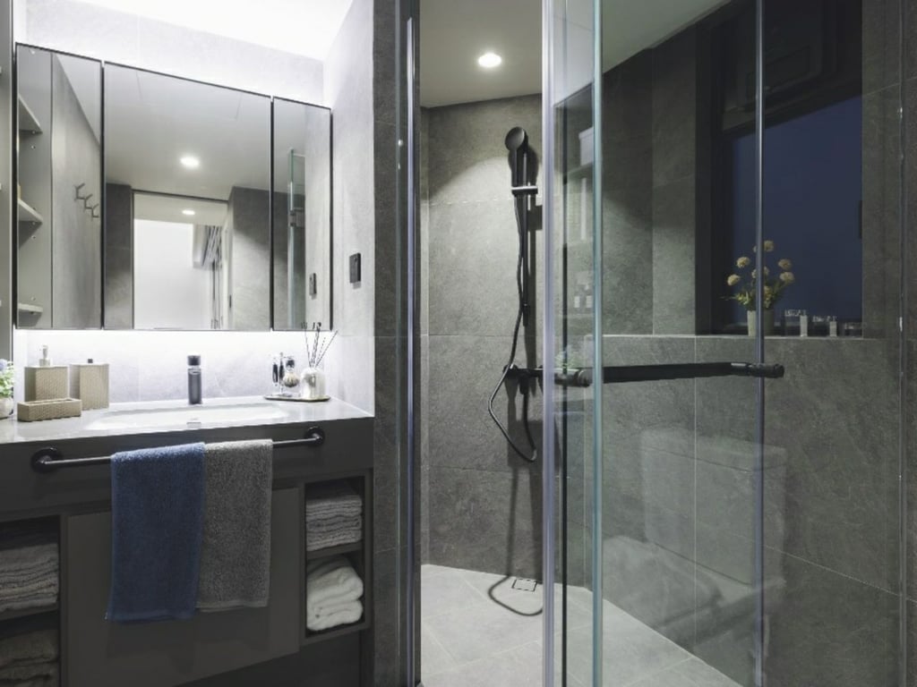 https://img.propertyraptor.com/cdn-cgi/imagedelivery/KD5bF_AFL0JDTbKLWF7z9g/ap8/ap8_001/hornet/prp/img/30520fb2b9a958184aa36aa9c9028f1c.jpg/public