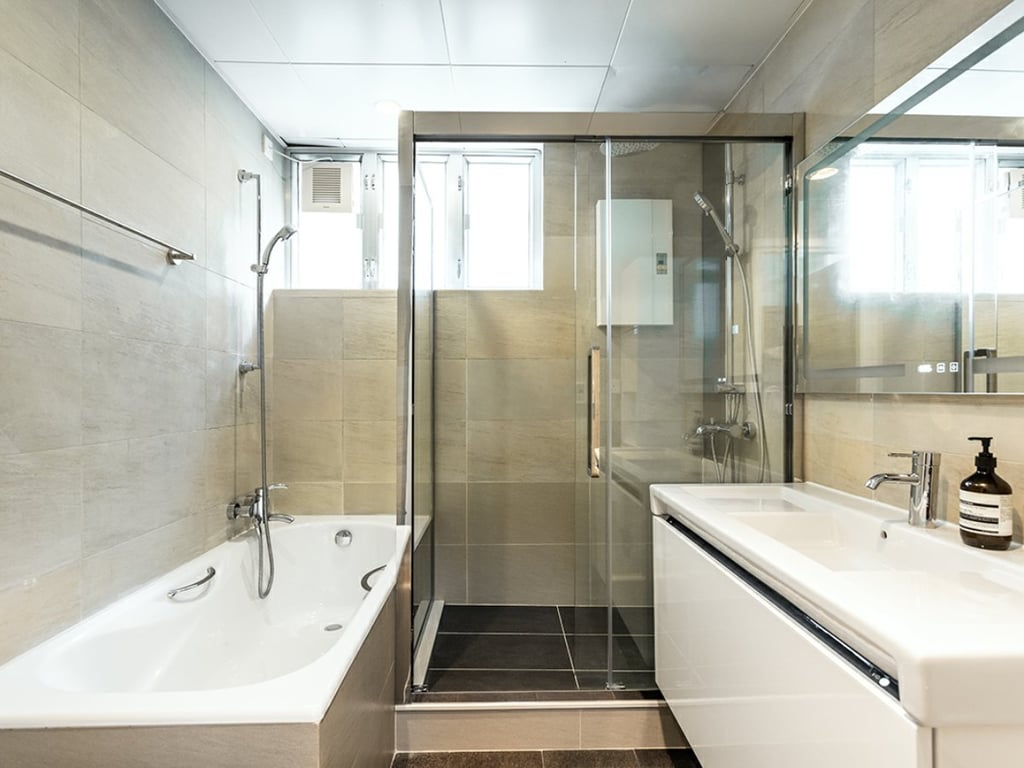 https://img.propertyraptor.com/cdn-cgi/imagedelivery/KD5bF_AFL0JDTbKLWF7z9g/ap8/ap8_001/hornet/prp/img/30551f1ea4873862b21584062c9b89b3.jpg/public