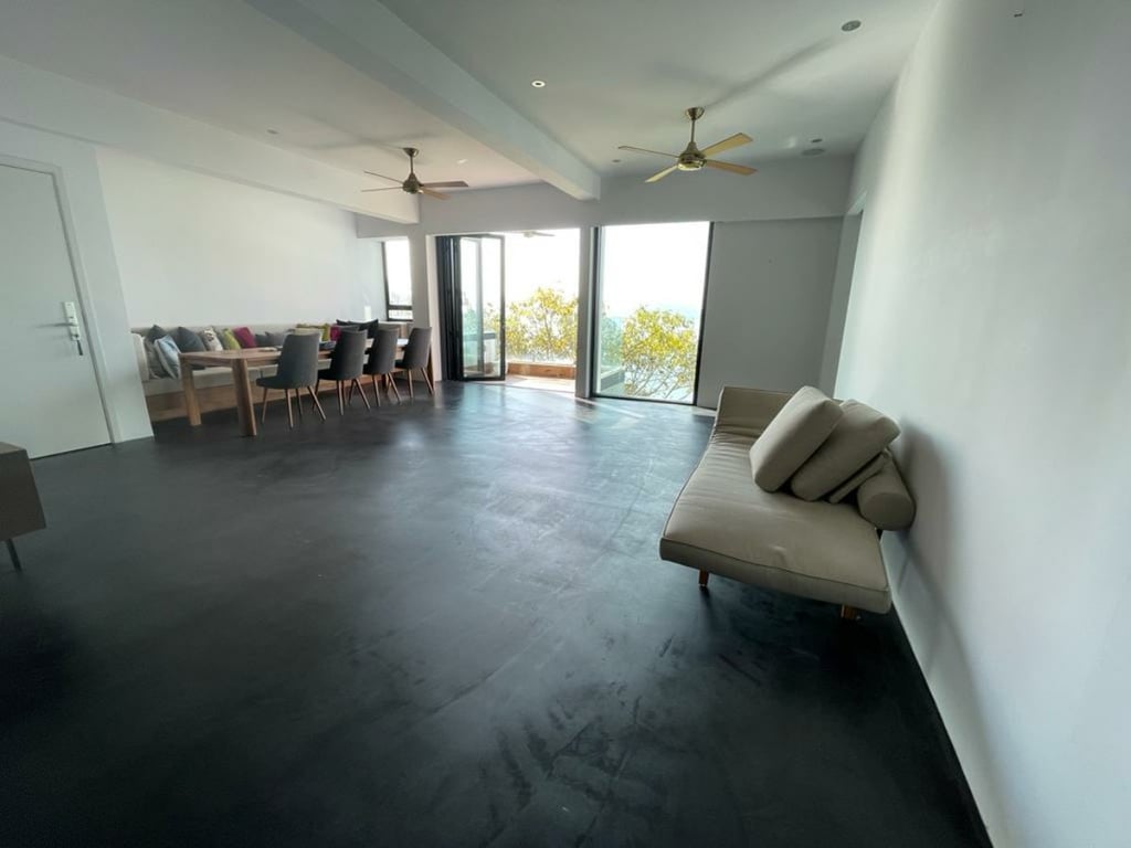 https://img.propertyraptor.com/cdn-cgi/imagedelivery/KD5bF_AFL0JDTbKLWF7z9g/ap8/ap8_001/hornet/prp/img/308602492f15c085139be5c337892b31.jpg/public