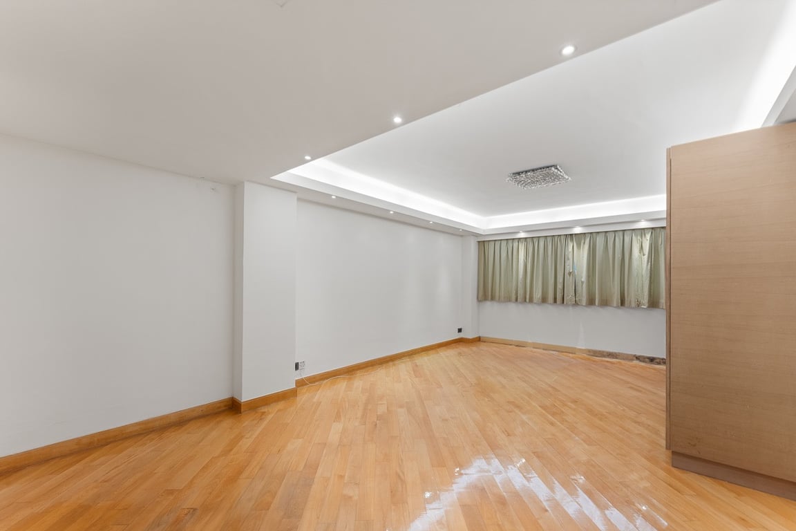 https://img.propertyraptor.com/cdn-cgi/imagedelivery/KD5bF_AFL0JDTbKLWF7z9g/ap8/ap8_001/hornet/prp/img/309d0eb1c8718c760de232a5e30bc92b-wtm.jpg/public