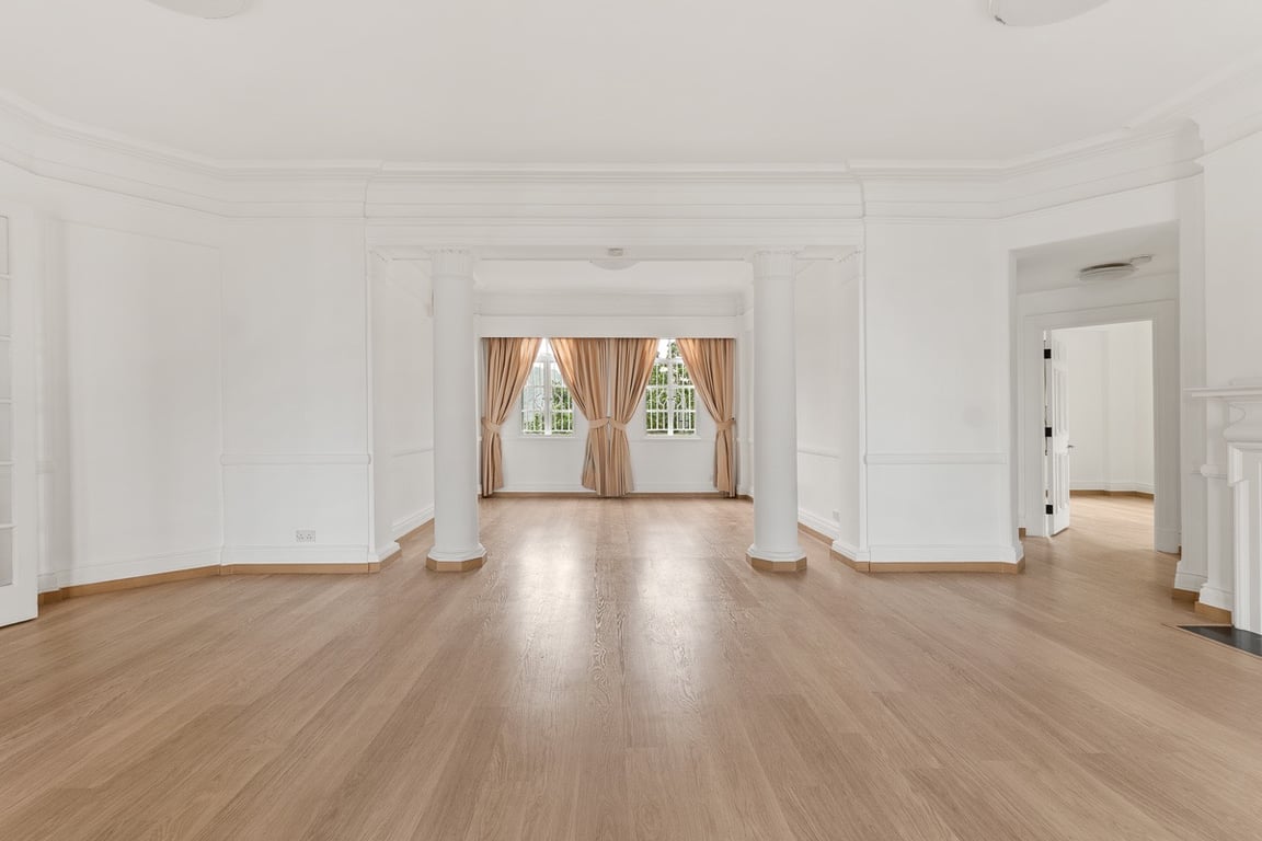 https://img.propertyraptor.com/cdn-cgi/imagedelivery/KD5bF_AFL0JDTbKLWF7z9g/ap8/ap8_001/hornet/prp/img/30bf4fdb01f14a31a78549c366cf9309-wtm.jpg/public