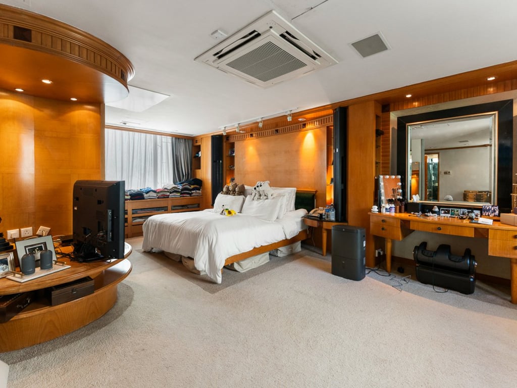 https://img.propertyraptor.com/cdn-cgi/imagedelivery/KD5bF_AFL0JDTbKLWF7z9g/ap8/ap8_001/hornet/prp/img/30ea8b916159bce3d7d714205083e08a-wtm.jpg/public