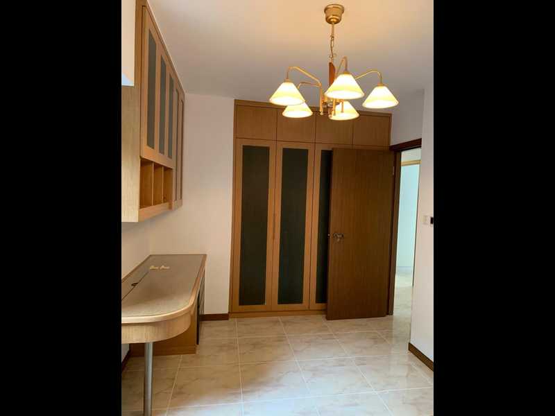 https://img.propertyraptor.com/cdn-cgi/imagedelivery/KD5bF_AFL0JDTbKLWF7z9g/ap8/ap8_001/hornet/prp/img/312299d93506ae9376f91760770435d3.jpg/public