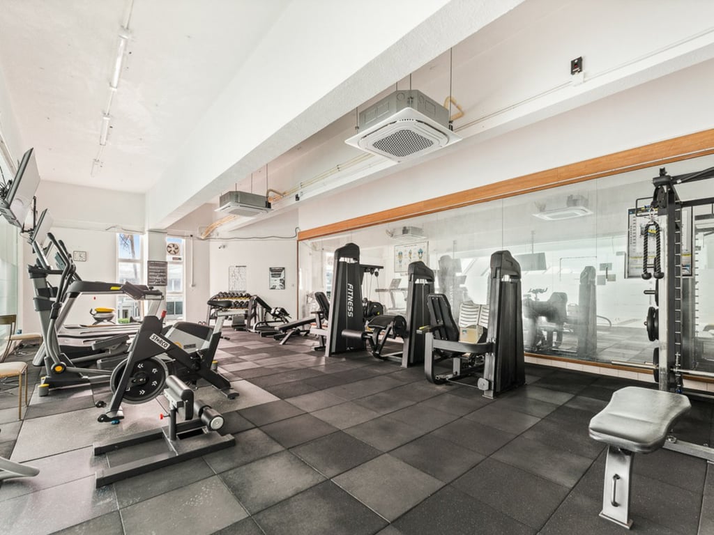 https://img.propertyraptor.com/cdn-cgi/imagedelivery/KD5bF_AFL0JDTbKLWF7z9g/ap8/ap8_001/hornet/prp/img/31377f12dbc64cbfb5303054c405a90b-wtm.jpg/public