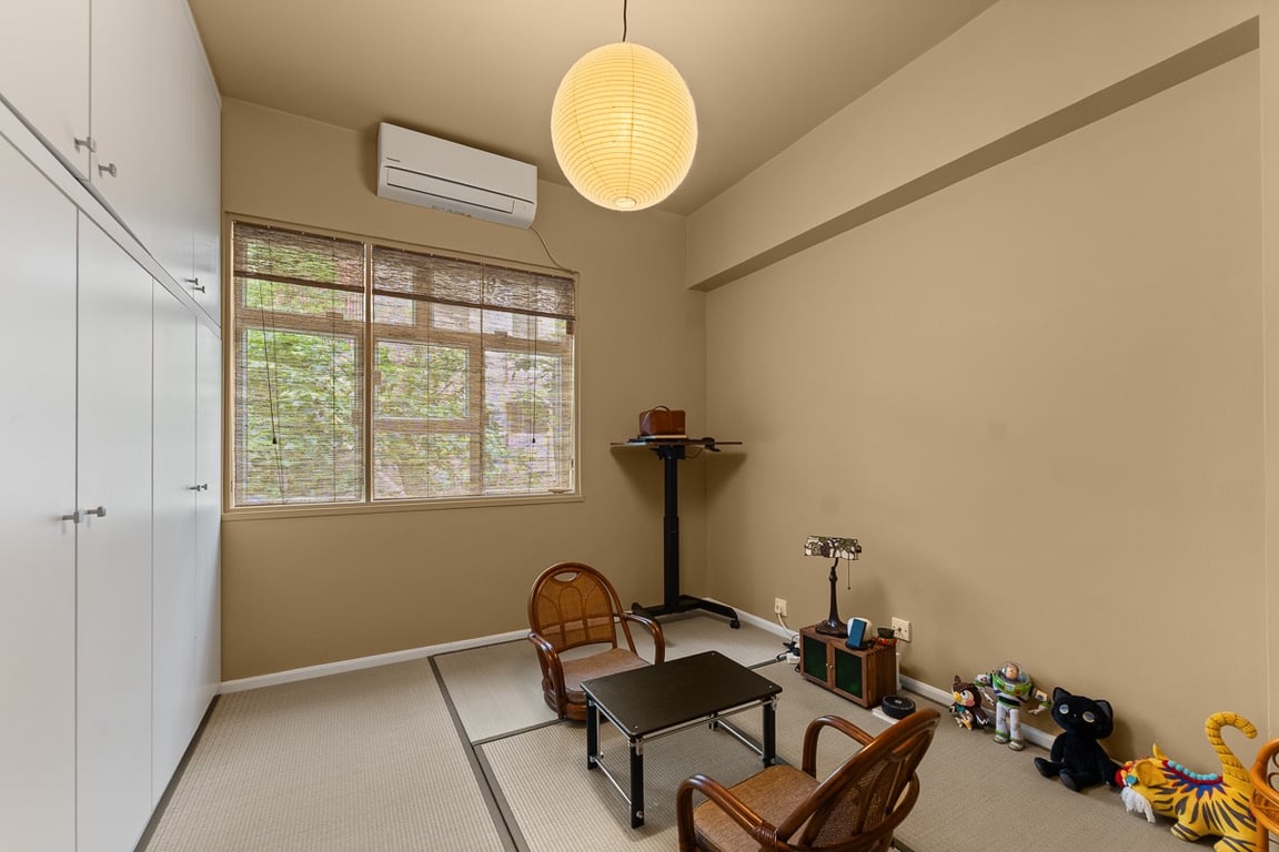 https://img.propertyraptor.com/cdn-cgi/imagedelivery/KD5bF_AFL0JDTbKLWF7z9g/ap8/ap8_001/hornet/prp/img/314956b6deafeca18968cba411be263f-wtm.jpg/public