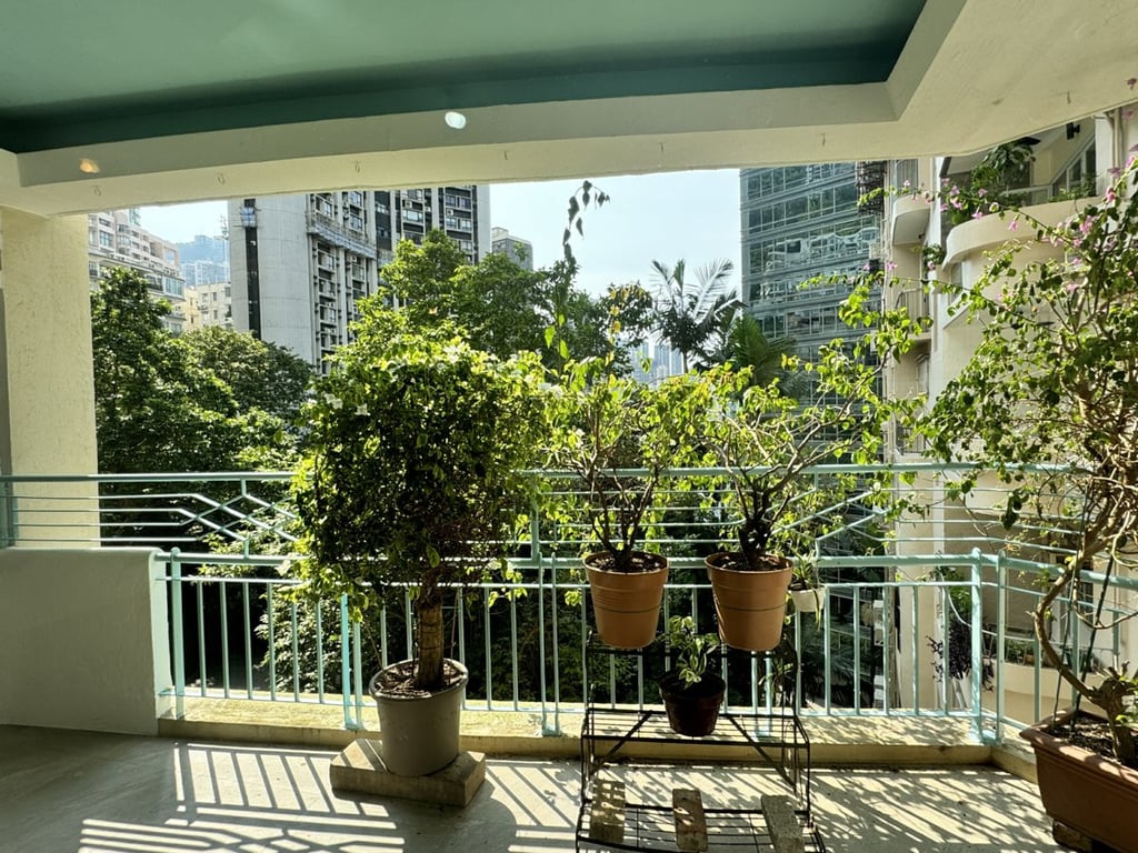 https://img.propertyraptor.com/cdn-cgi/imagedelivery/KD5bF_AFL0JDTbKLWF7z9g/ap8/ap8_001/hornet/prp/img/3161b9a1f1c645b54cbf1768991a8e09.jpg/public