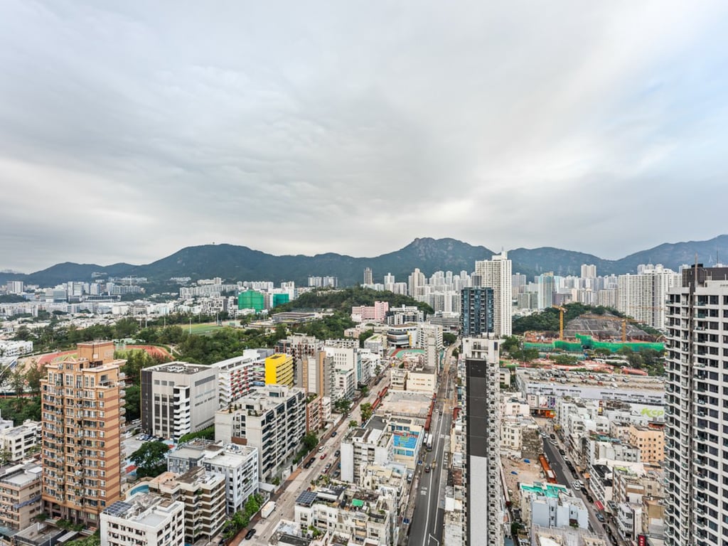 https://img.propertyraptor.com/cdn-cgi/imagedelivery/KD5bF_AFL0JDTbKLWF7z9g/ap8/ap8_001/hornet/prp/img/3169b3ff7926594be6464a43476adade-wtm.jpg/public