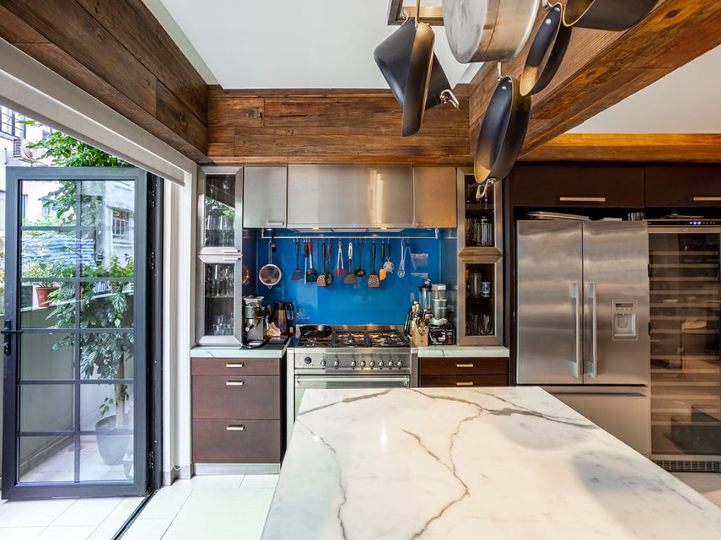 https://img.propertyraptor.com/cdn-cgi/imagedelivery/KD5bF_AFL0JDTbKLWF7z9g/ap8/ap8_001/hornet/prp/img/31c1a5391d2068c2621f840cabcf75d1.jpg/public