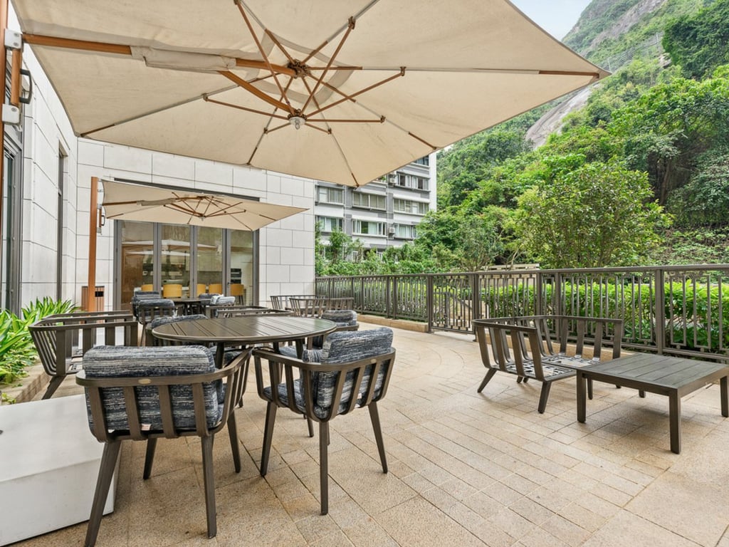 https://img.propertyraptor.com/cdn-cgi/imagedelivery/KD5bF_AFL0JDTbKLWF7z9g/ap8/ap8_001/hornet/prp/img/31ccbaa2ec76c1f50208338ff3988ebf.jpg/public