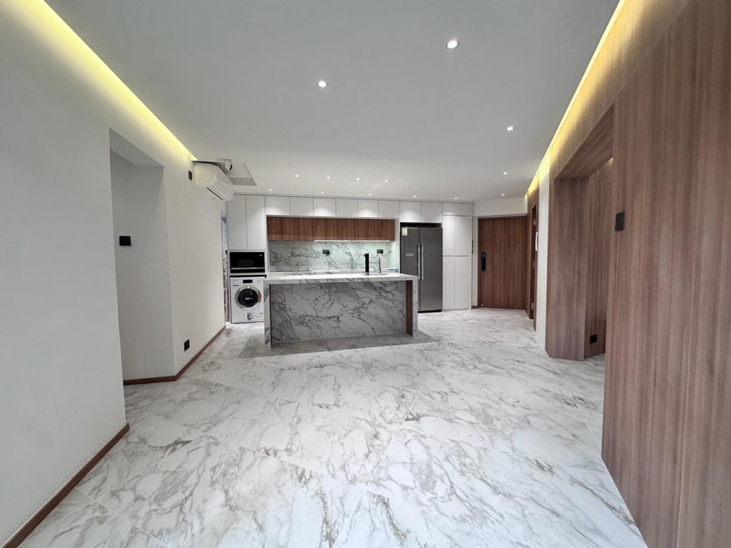 Albron Court