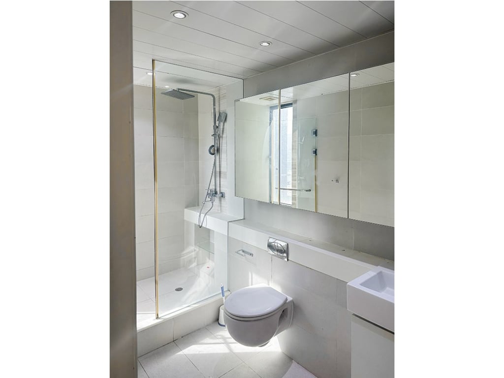 https://img.propertyraptor.com/cdn-cgi/imagedelivery/KD5bF_AFL0JDTbKLWF7z9g/ap8/ap8_001/hornet/prp/img/31f43fc38c8891c7f5f03fb75ab9fdb6.jpg/public
