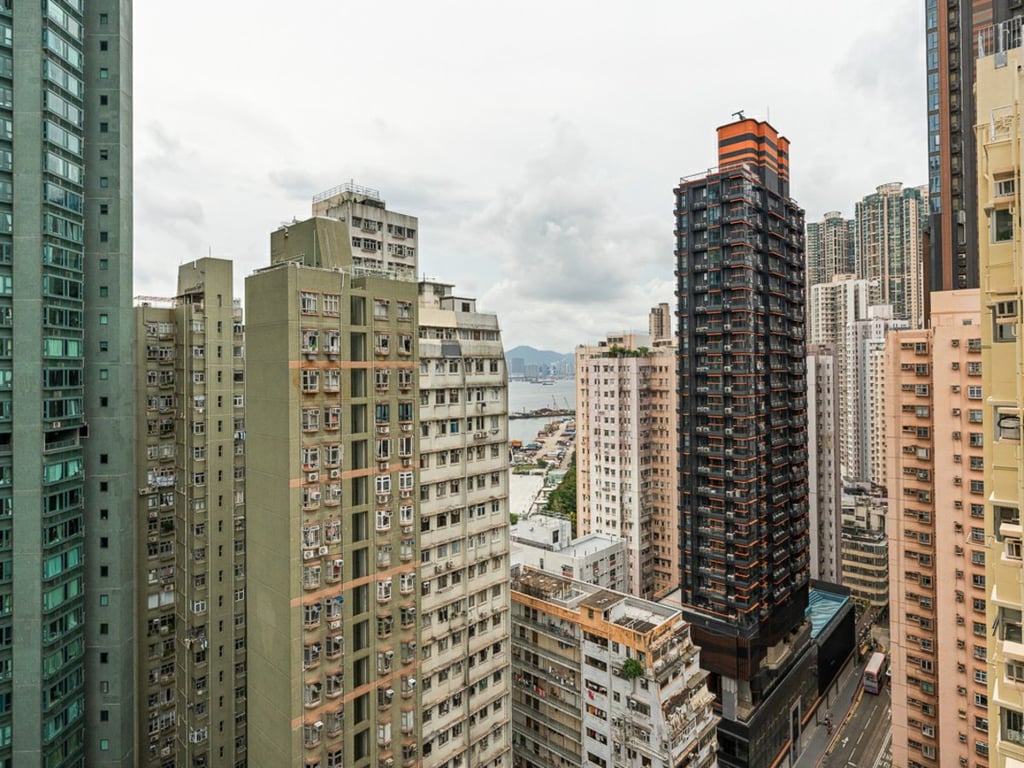 https://img.propertyraptor.com/cdn-cgi/imagedelivery/KD5bF_AFL0JDTbKLWF7z9g/ap8/ap8_001/hornet/prp/img/32036cb7eb5d721040f4590891dc63fe-wtm.jpg/public