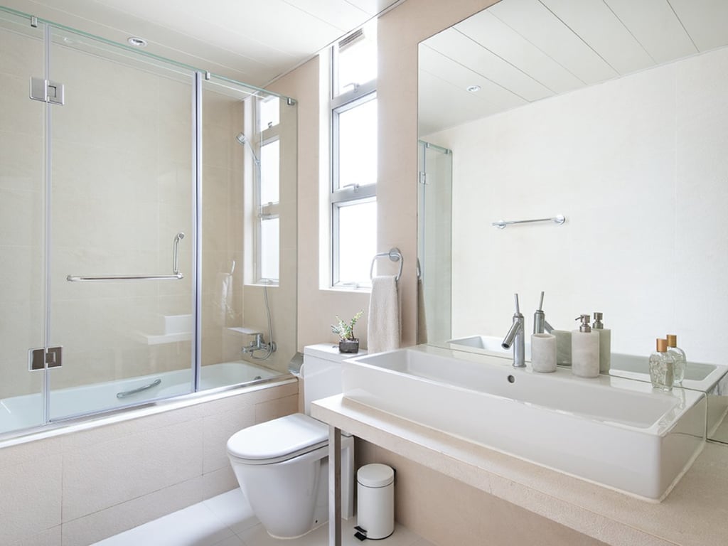 https://img.propertyraptor.com/cdn-cgi/imagedelivery/KD5bF_AFL0JDTbKLWF7z9g/ap8/ap8_001/hornet/prp/img/32333a42a3adea47b389630cd49c9e13.jpg/public
