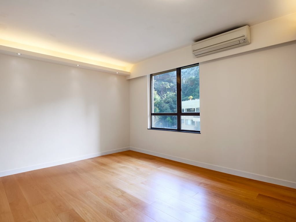 https://img.propertyraptor.com/cdn-cgi/imagedelivery/KD5bF_AFL0JDTbKLWF7z9g/ap8/ap8_001/hornet/prp/img/3241aeb4a72c3114ba313685786db07f.jpg/public