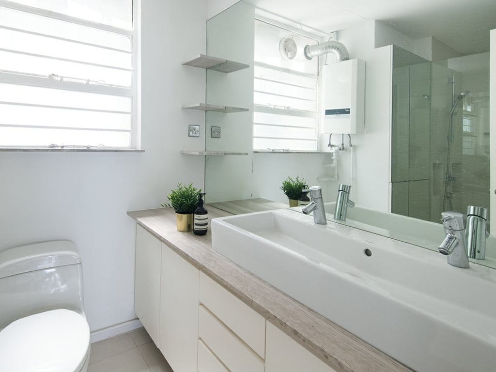https://img.propertyraptor.com/cdn-cgi/imagedelivery/KD5bF_AFL0JDTbKLWF7z9g/ap8/ap8_001/hornet/prp/img/324df3bde35f2e92868a432afaee615a.jpg/public