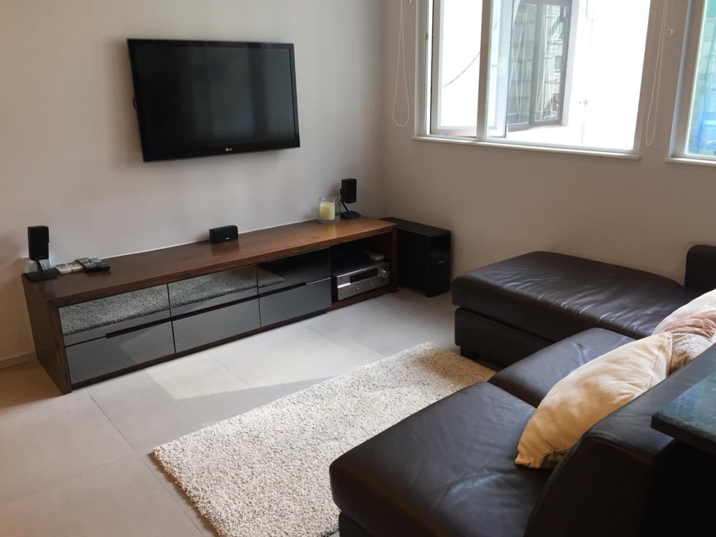 https://img.propertyraptor.com/cdn-cgi/imagedelivery/KD5bF_AFL0JDTbKLWF7z9g/ap8/ap8_001/hornet/prp/img/327b35379f5b1e7500dddf36b7e7073b-wtm.jpg/public