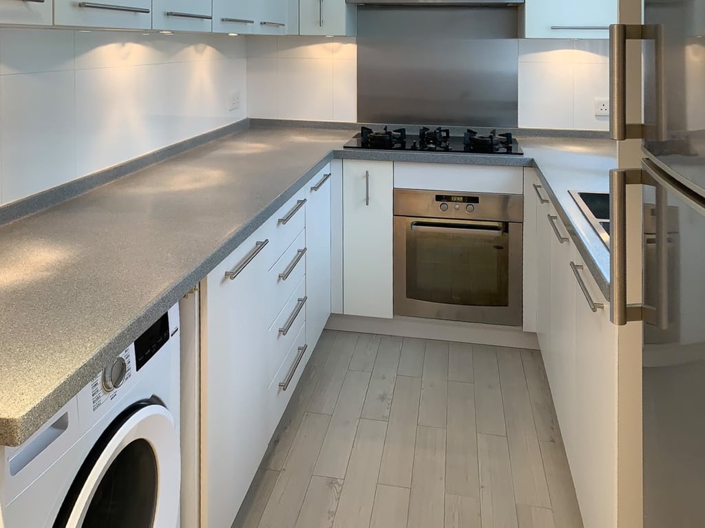 https://img.propertyraptor.com/cdn-cgi/imagedelivery/KD5bF_AFL0JDTbKLWF7z9g/ap8/ap8_001/hornet/prp/img/32961621795770af98eb73a68c5f98b3-wtm.jpg/public