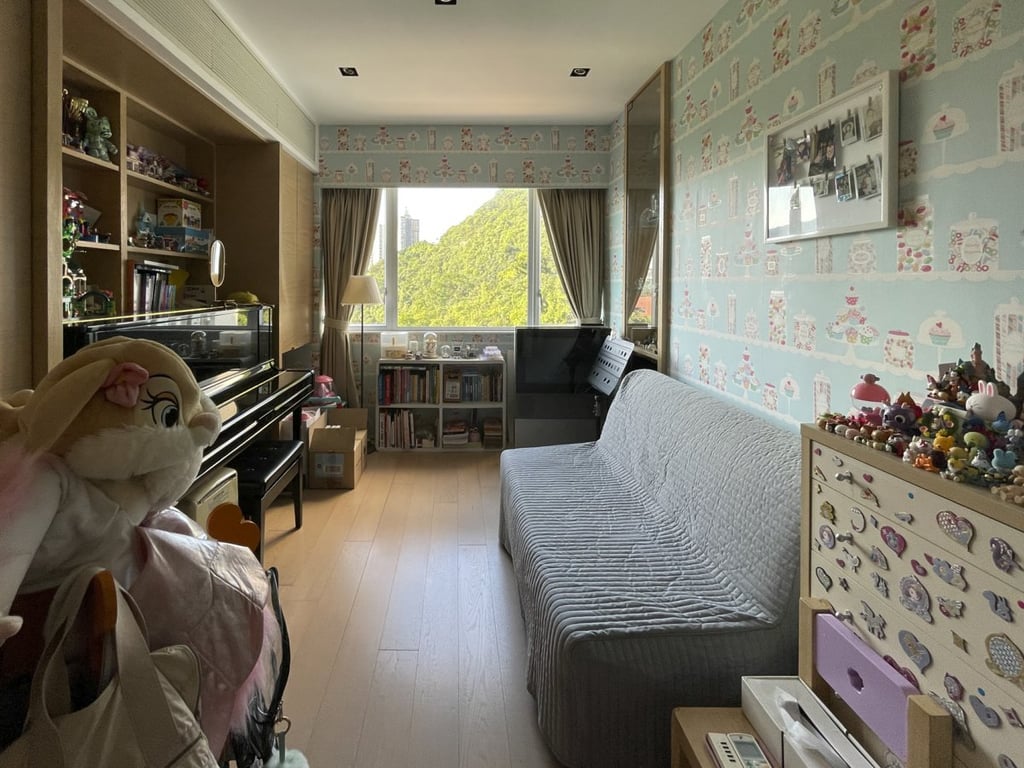 https://img.propertyraptor.com/cdn-cgi/imagedelivery/KD5bF_AFL0JDTbKLWF7z9g/ap8/ap8_001/hornet/prp/img/32a2dc2f2b4d19aeda35405eaf9b730d-wtm.jpg/public