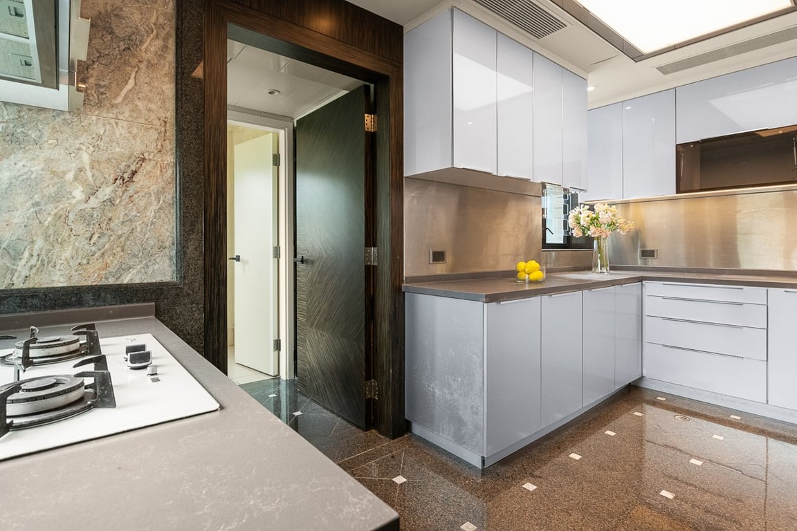 https://img.propertyraptor.com/cdn-cgi/imagedelivery/KD5bF_AFL0JDTbKLWF7z9g/ap8/ap8_001/hornet/prp/img/32bfafe0da28cd65cfeaa9848e6f92a0-wtm.jpg/public