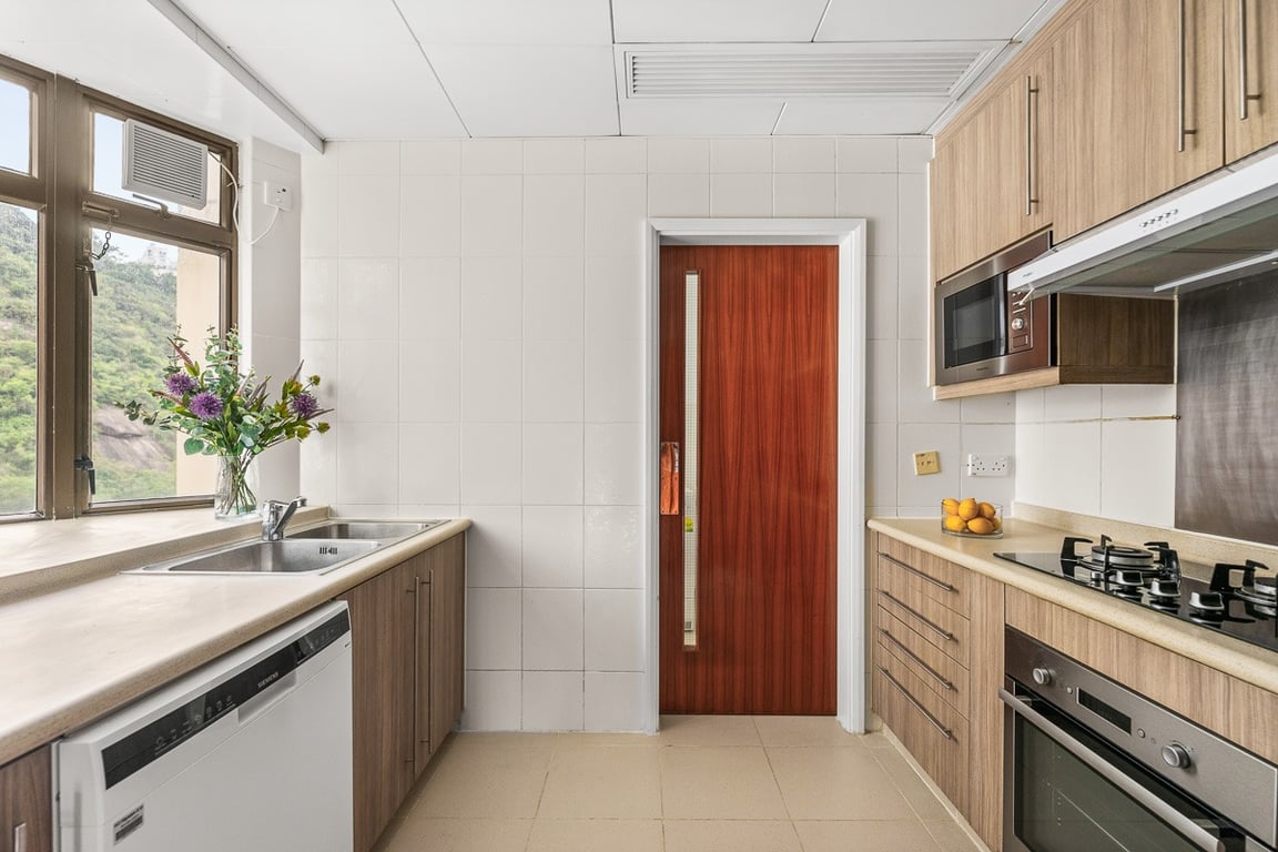 https://img.propertyraptor.com/cdn-cgi/imagedelivery/KD5bF_AFL0JDTbKLWF7z9g/ap8/ap8_001/hornet/prp/img/32f4ed8b359d4ed7c904c1c7c79f9c75-wtm.jpg/public