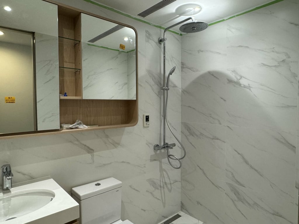 https://img.propertyraptor.com/cdn-cgi/imagedelivery/KD5bF_AFL0JDTbKLWF7z9g/ap8/ap8_001/hornet/prp/img/32fe2e48c5a4a887ae7bffe3d99af69c.jpg/public