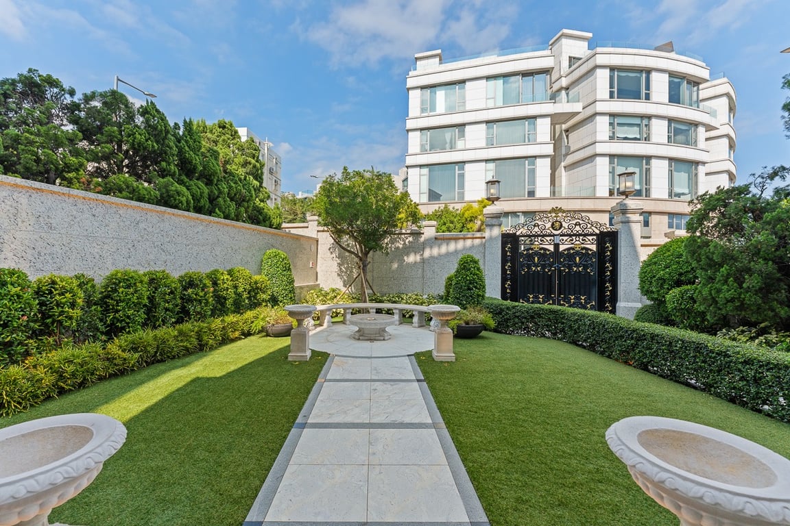 https://img.propertyraptor.com/cdn-cgi/imagedelivery/KD5bF_AFL0JDTbKLWF7z9g/ap8/ap8_001/hornet/prp/img/33325c3e12fee3b9f6077ac5afe680b1-wtm.jpg/public
