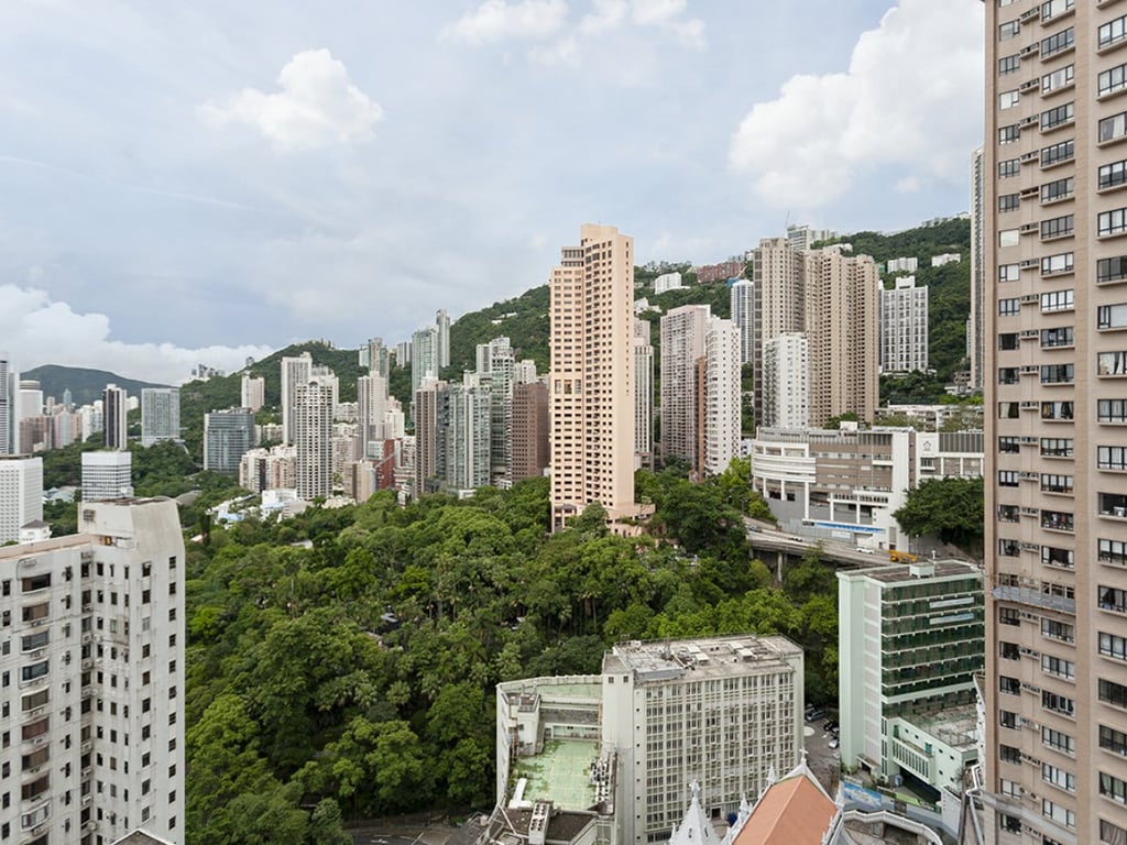 https://img.propertyraptor.com/cdn-cgi/imagedelivery/KD5bF_AFL0JDTbKLWF7z9g/ap8/ap8_001/hornet/prp/img/33885d8677beabbfbad2567b64a53db4.jpg/public