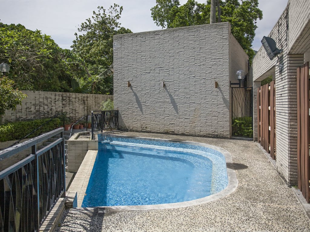 https://img.propertyraptor.com/cdn-cgi/imagedelivery/KD5bF_AFL0JDTbKLWF7z9g/ap8/ap8_001/hornet/prp/img/33a377392ed68b07afe202802cd36475.jpg/public