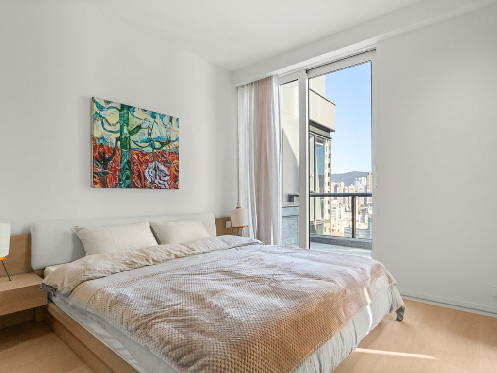 https://img.propertyraptor.com/cdn-cgi/imagedelivery/KD5bF_AFL0JDTbKLWF7z9g/ap8/ap8_001/hornet/prp/img/33c5f06c25fbc0008695d781963c99d8-wtm.jpg/public
