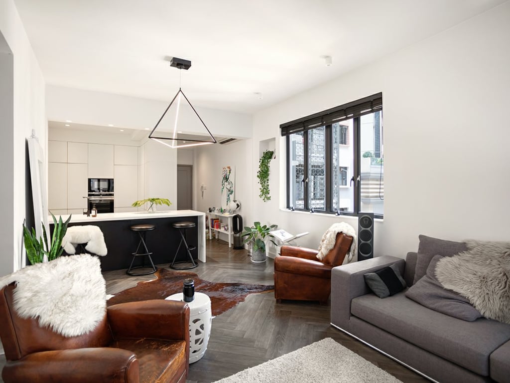 https://img.propertyraptor.com/cdn-cgi/imagedelivery/KD5bF_AFL0JDTbKLWF7z9g/ap8/ap8_001/hornet/prp/img/33c950961ea2973cedde4861a1854bd4.jpg/public