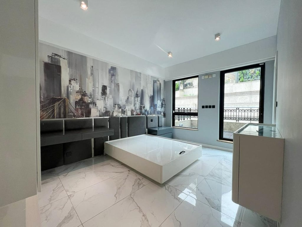 https://img.propertyraptor.com/cdn-cgi/imagedelivery/KD5bF_AFL0JDTbKLWF7z9g/ap8/ap8_001/hornet/prp/img/33da9b2532b15793cfefc5c3bdaefcda-wtm.jpg/public